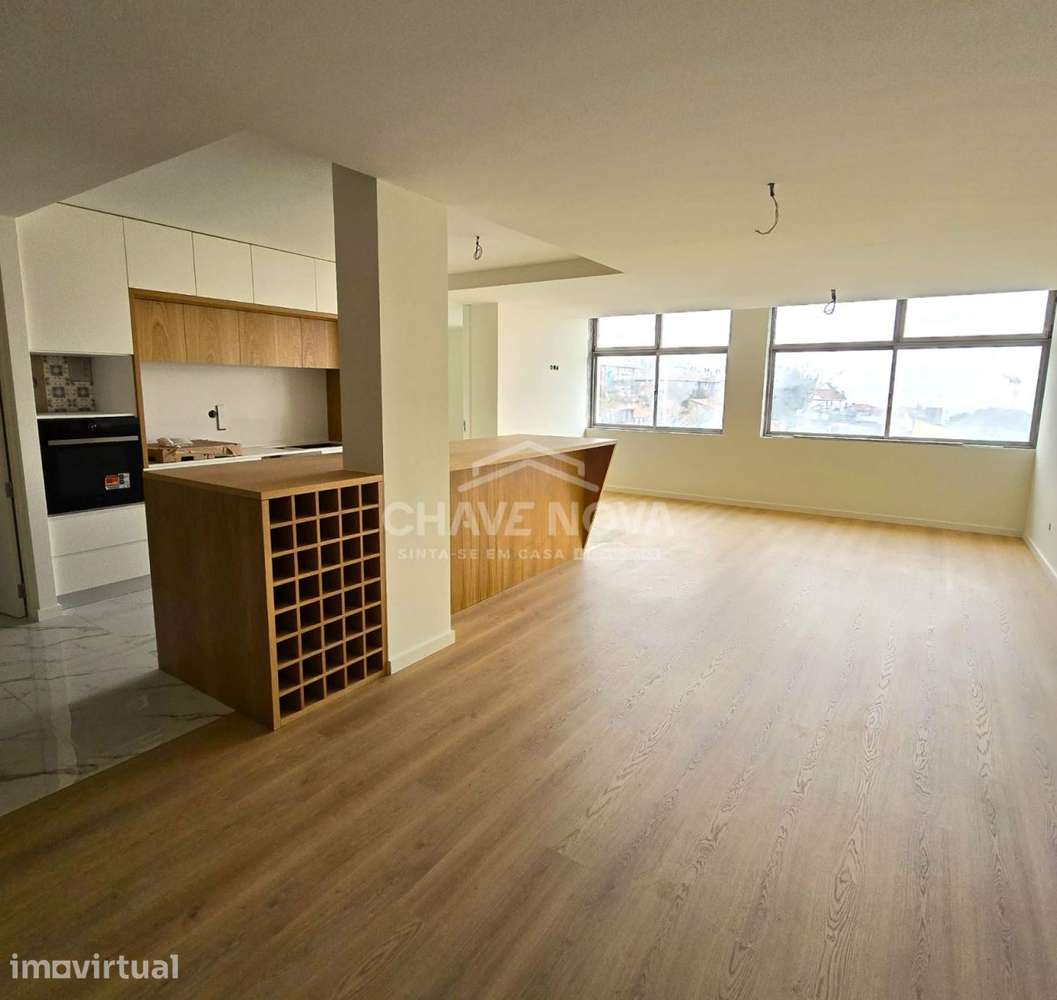 Apartamento T3 com Garagem e Arrumos - Totalmente Remodelado - Av. ... - Grande imagem: 5/16