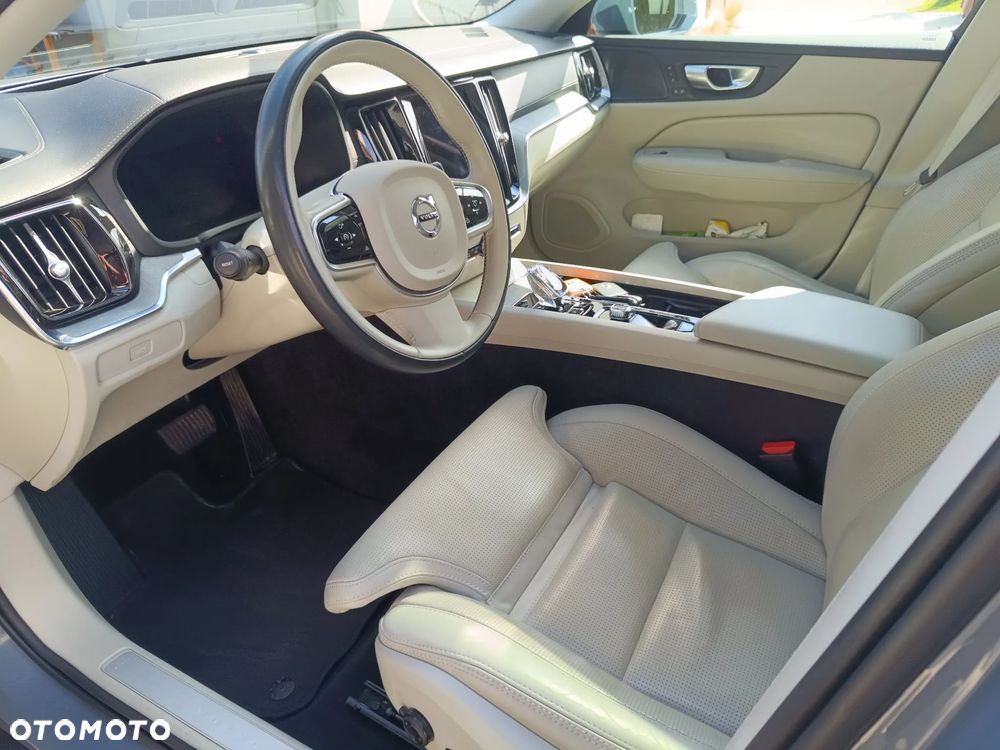 Volvo V60 Cross Country Plus B5 B AWD - 22