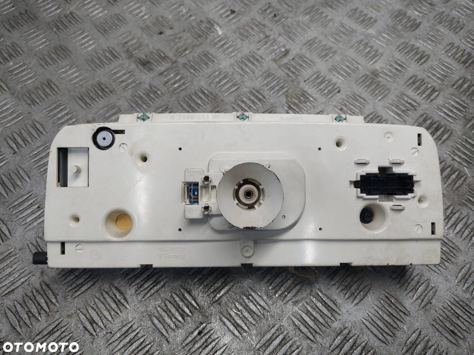 LICZNIK ZEGARY VOLKSWAGEN PASSAT B3 1.8 8V 357919033GJ - 3