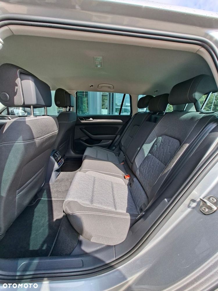 Volkswagen Passat - 13