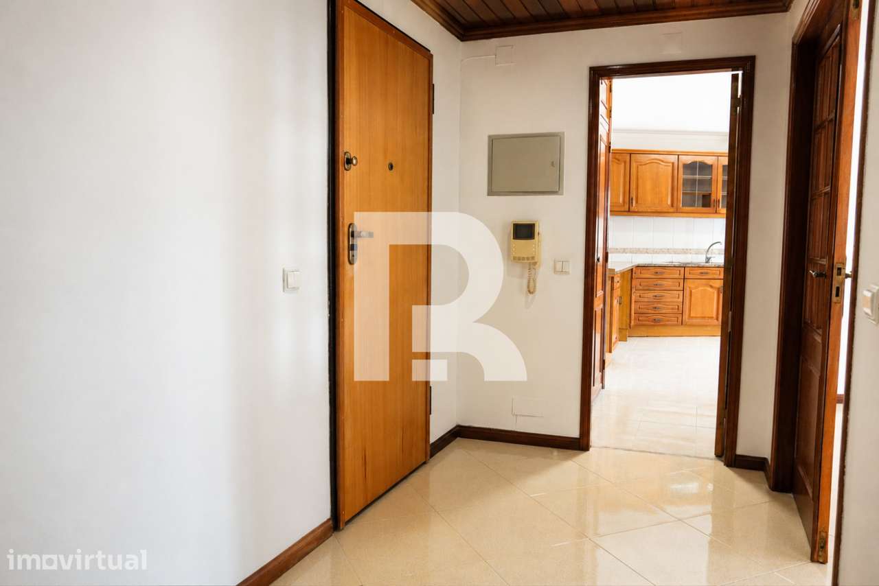 Apartamento T2 c/ Box fechada na Urbª de Fitares - Grande imagem: 2/27