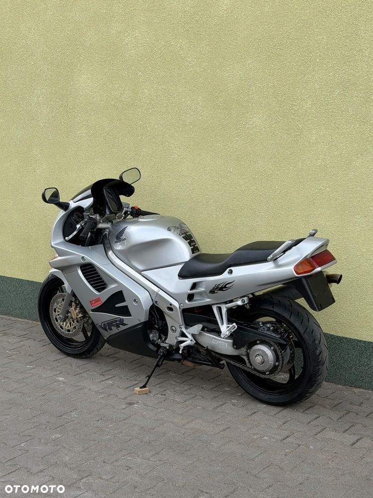 Honda VFR - 17
