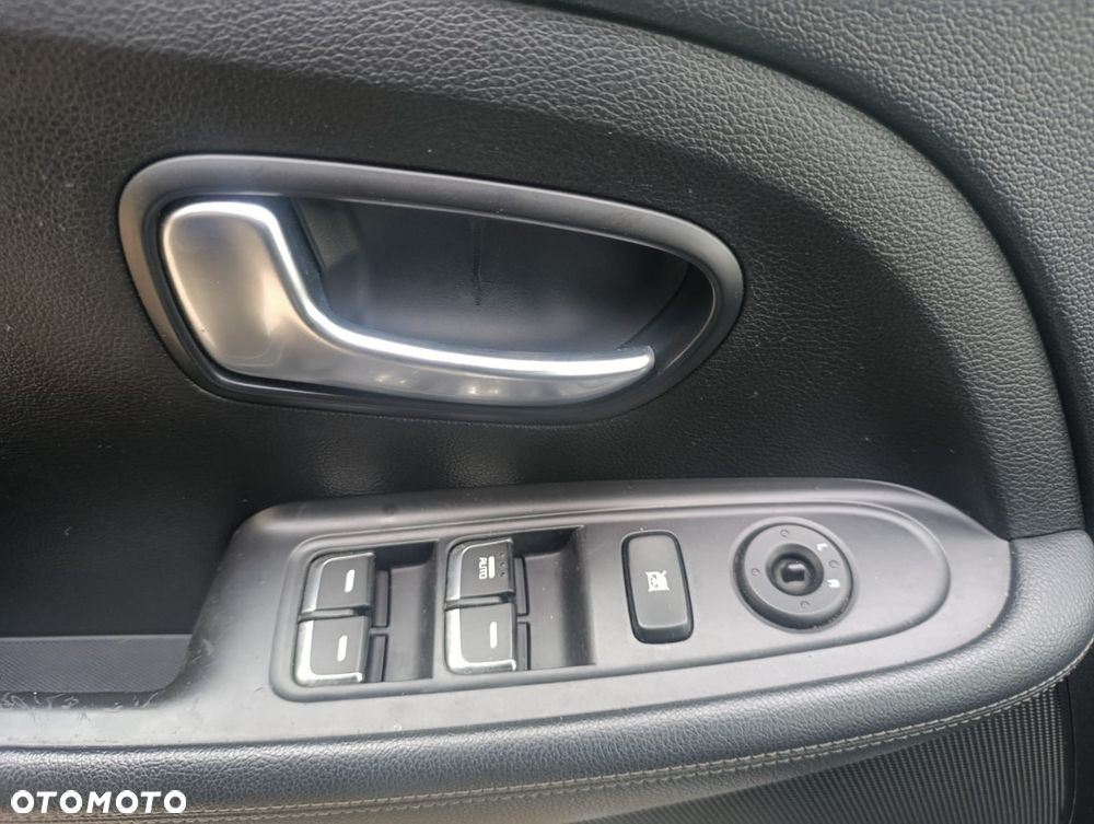 Kia Carens 1.7 CRDi 115 Dream Team Edition - 16