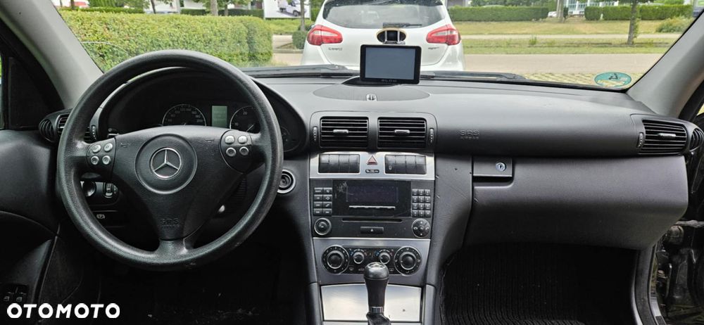Mercedes-Benz Klasa C 200 CDI Automatik DPF Sport Edition - 3