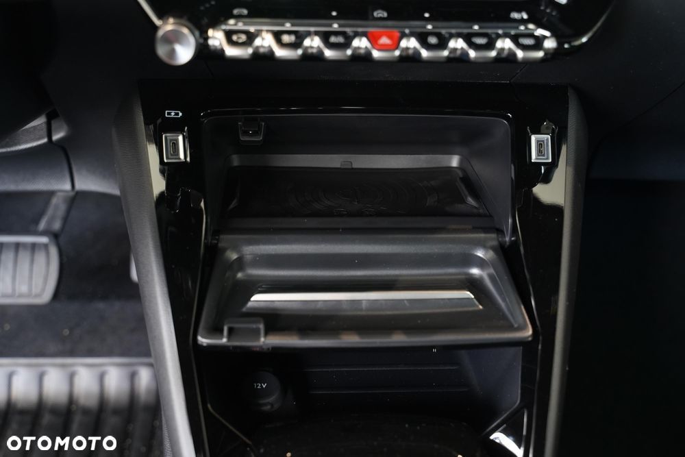 Peugeot 2008 PureTech 130 Allure S&S EAT8 - 19