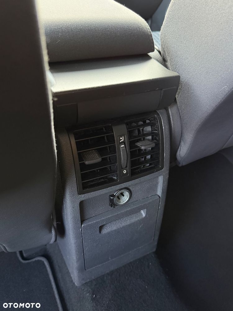 Volkswagen Touran - 23
