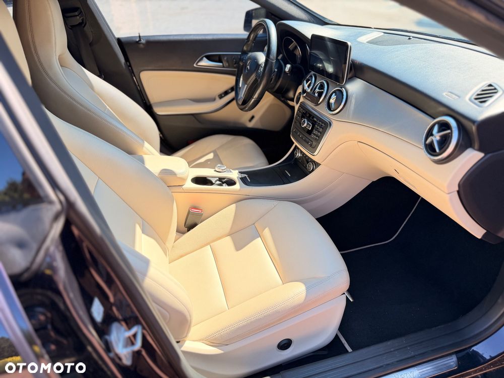 Mercedes-Benz CLA 250 4-Matic - 12