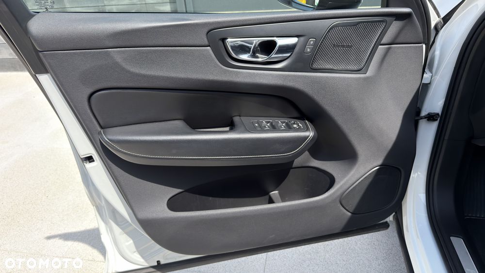 Volvo XC 60 D5 AWD Geartronic RDesign - 13