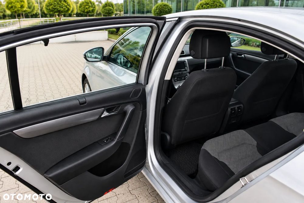 Volkswagen Passat 2.0 TDI Comfortline - 20