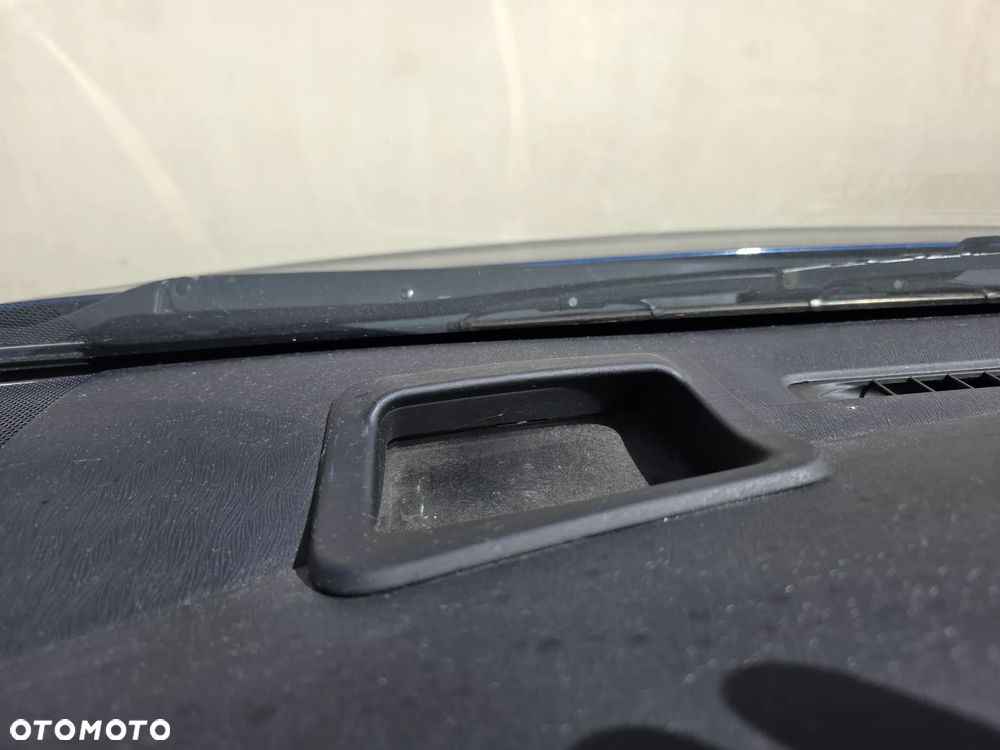 Toyota Prius (Hybrid) - 22