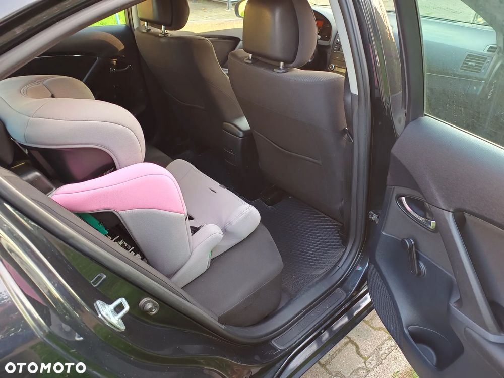 Toyota Avensis 1.6 Luna - 12