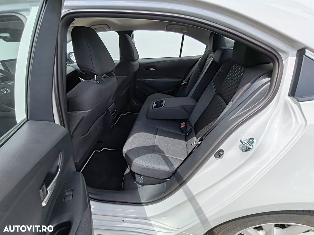 Toyota Corolla Sedan 1.8 HSD Business - 6