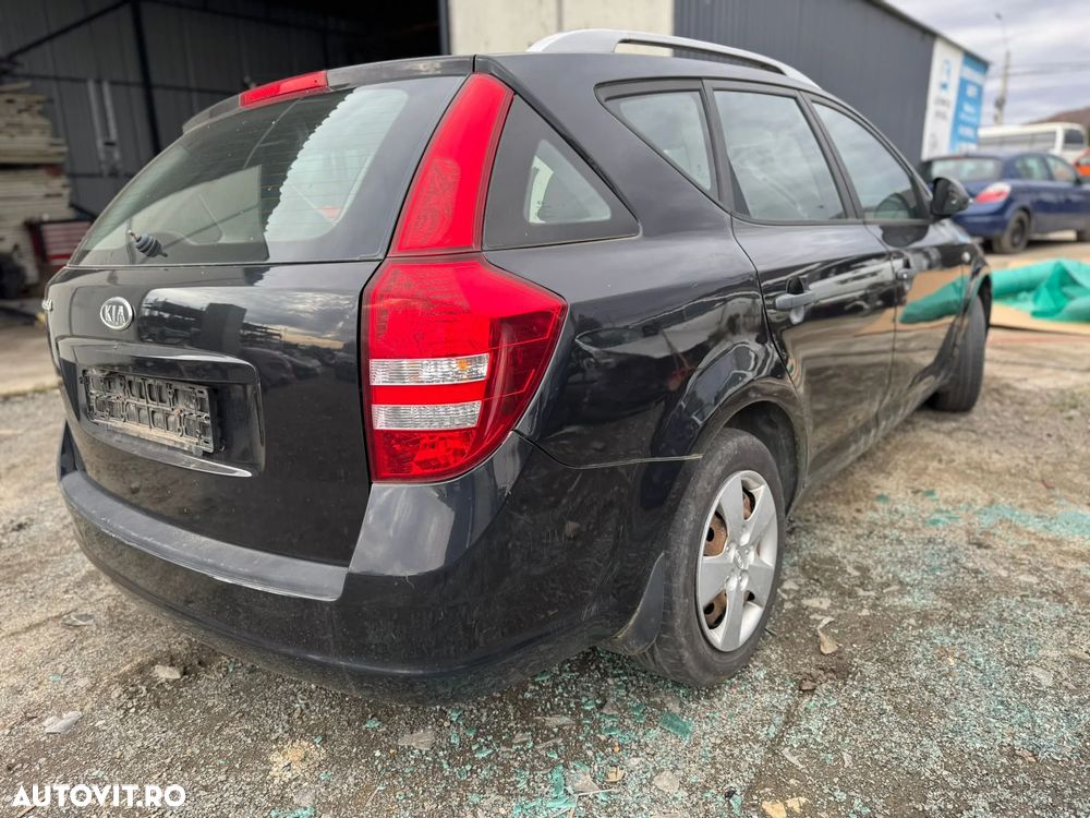 Dezmembrez Kia cee'd 2008 BREAK 1.4i COD MOTOR : G4FA - 3