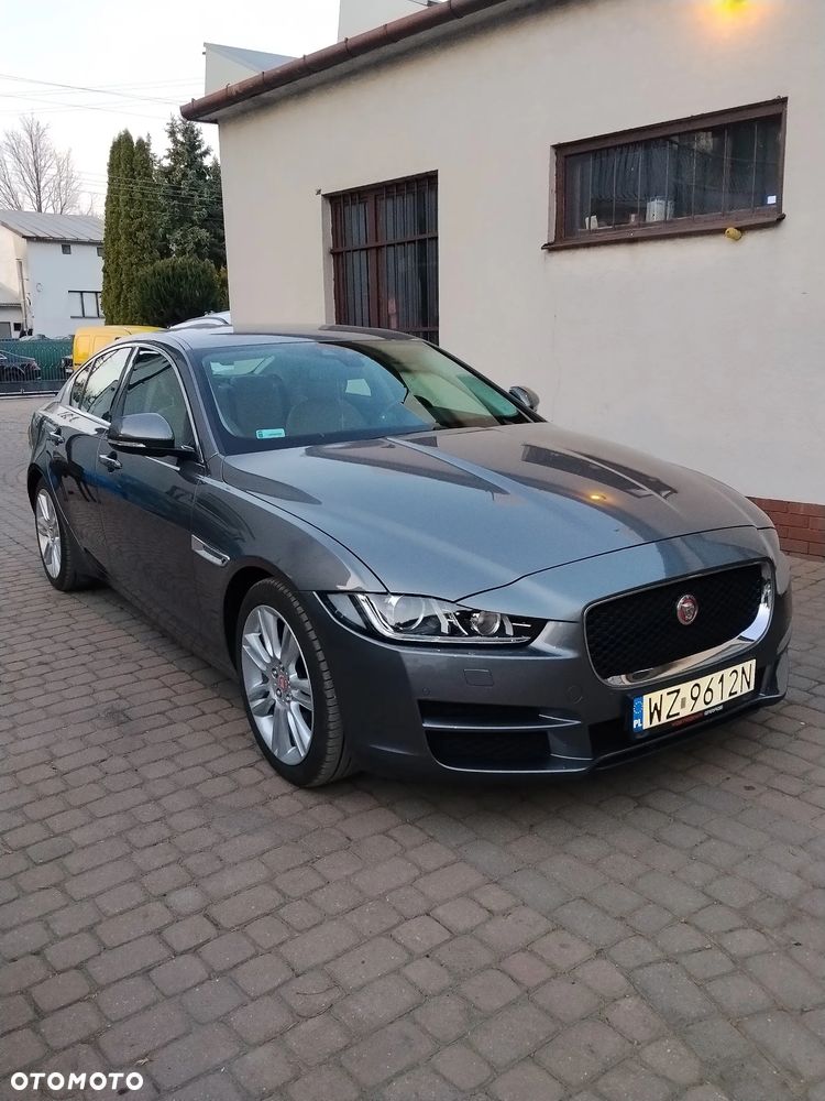 Jaguar XE 2.0 T Prestige - 11