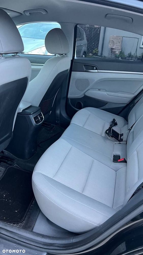 Hyundai Elantra 1.6 CRDi Comfort - 7