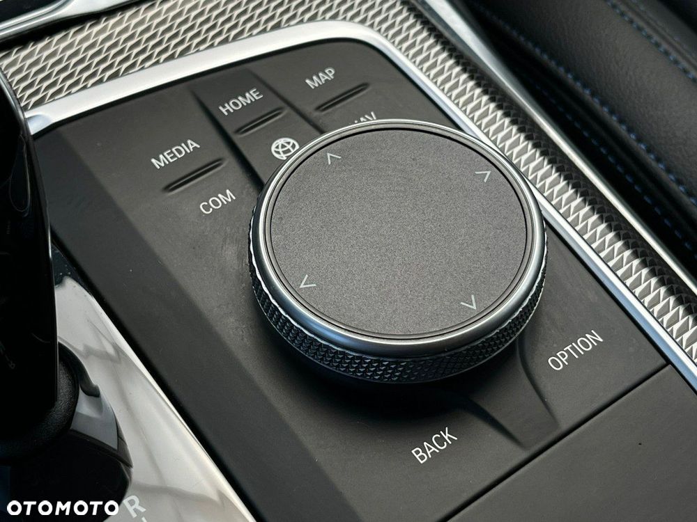 BMW Seria 3 330e xDrive M Sport - 27