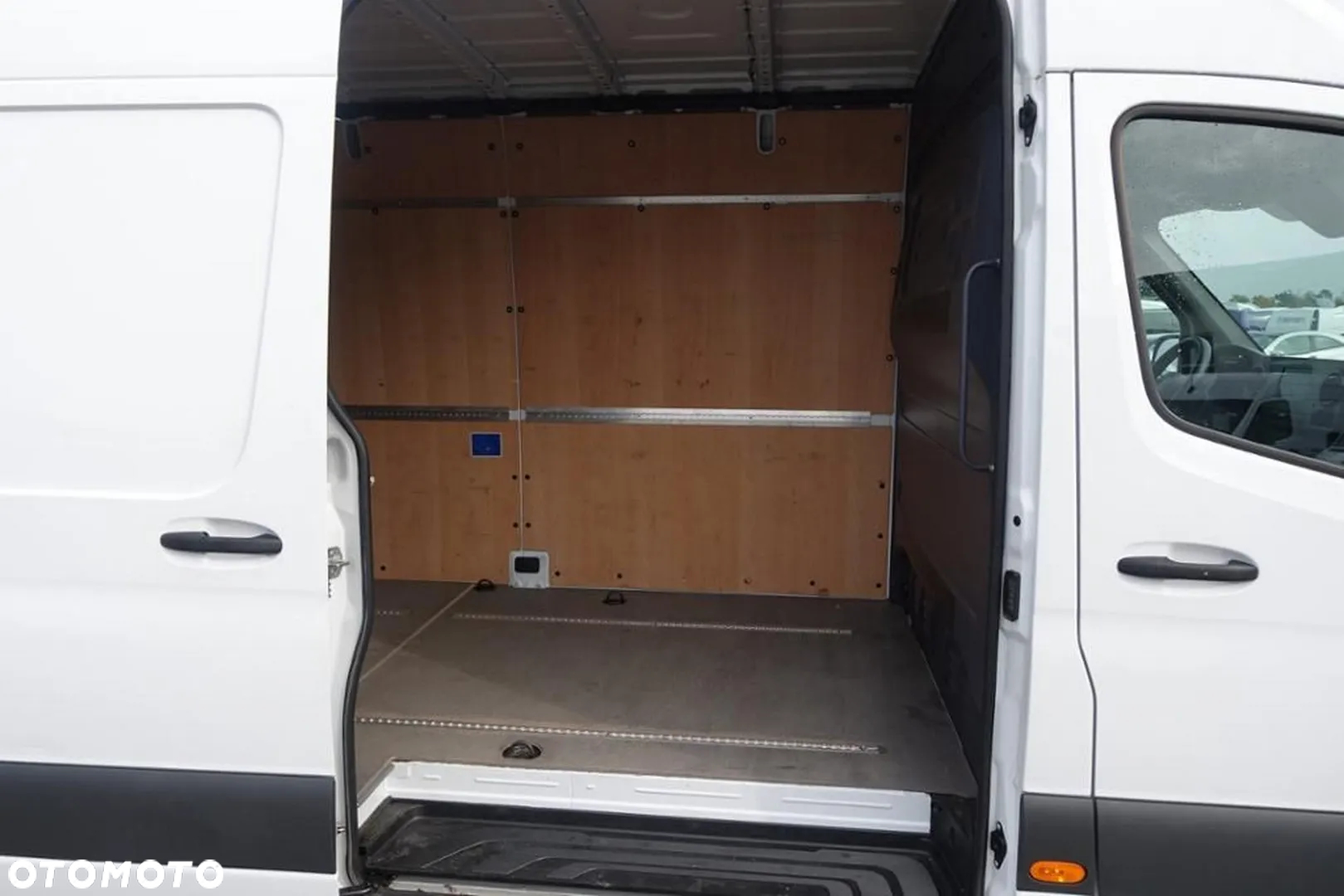 Mercedes-Benz Sprinter - 5