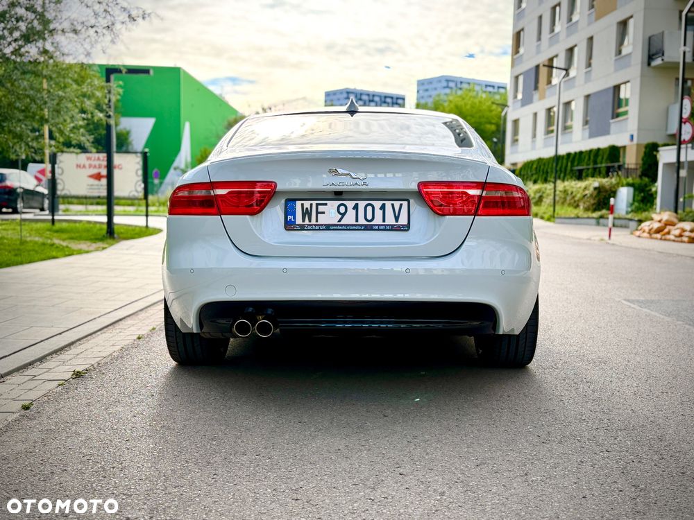 Jaguar XE 2.0 D R-Sport - 4