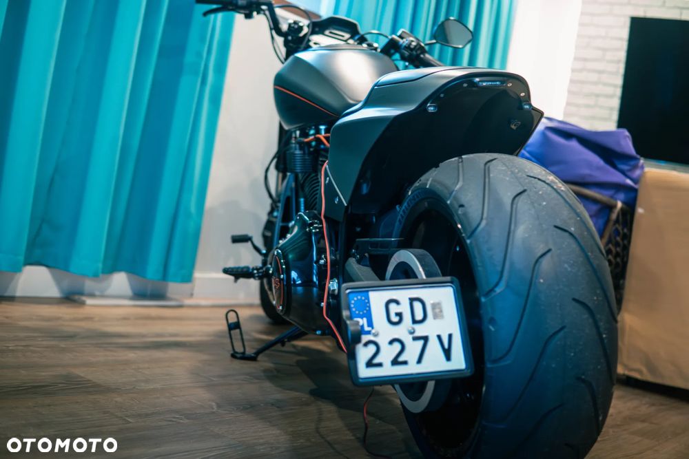 Harley-Davidson Softail FXDR - 11