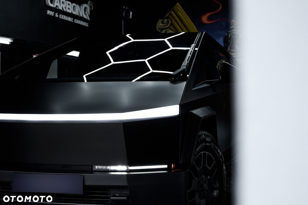 Tesla Cybertruck - 17