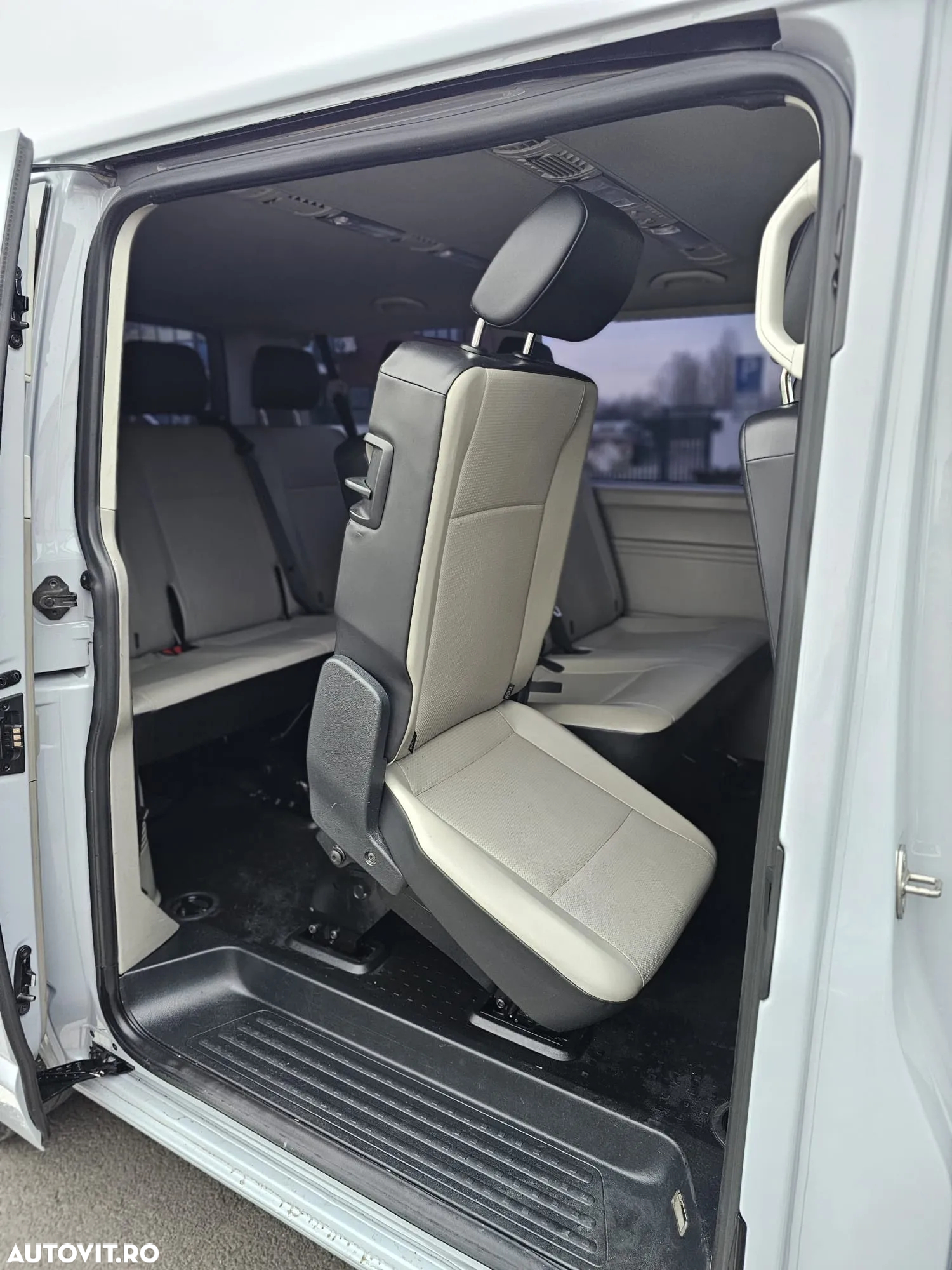 Volkswagen Caravelle - 15