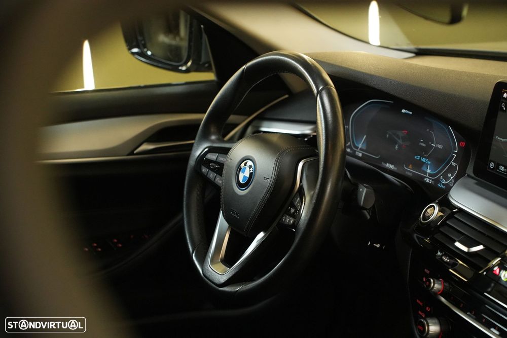 BMW 520 e Pack M - 30