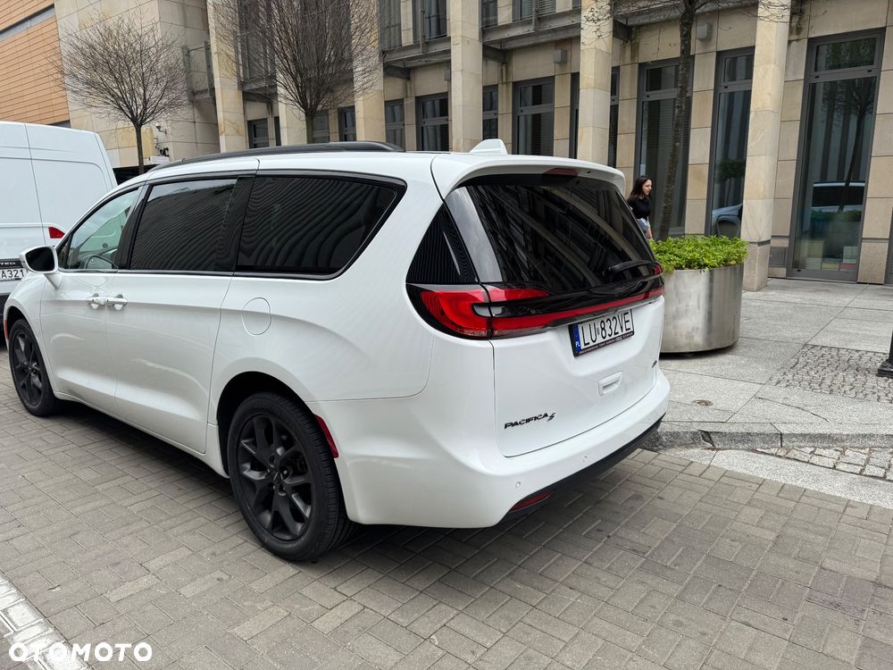 Chrysler Pacifica - 10