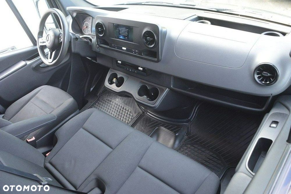 Mercedes-Benz Sprinter - 13