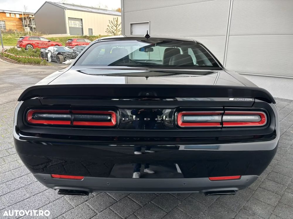 Dodge Challenger - 5
