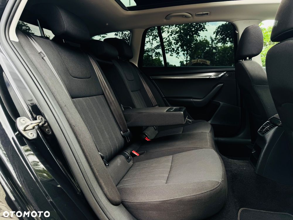 Skoda Octavia 1.6 TDI DSG Premium Edition - 32
