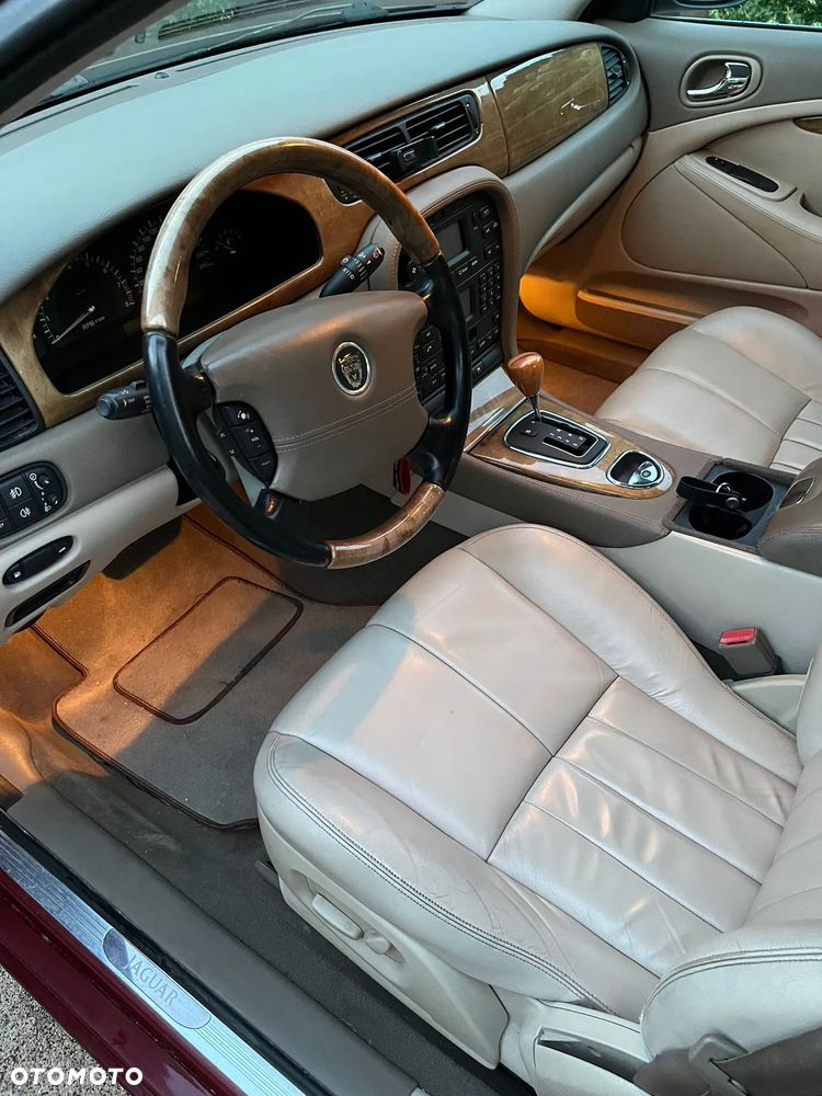 Jaguar S-Type - 12