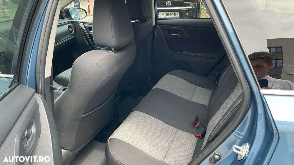 Toyota Auris 1.8 L VVT-i HSD Luna - 27