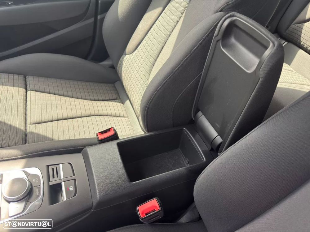 Audi A3 Sportback 1.6 TDI Sport S tronic - 28