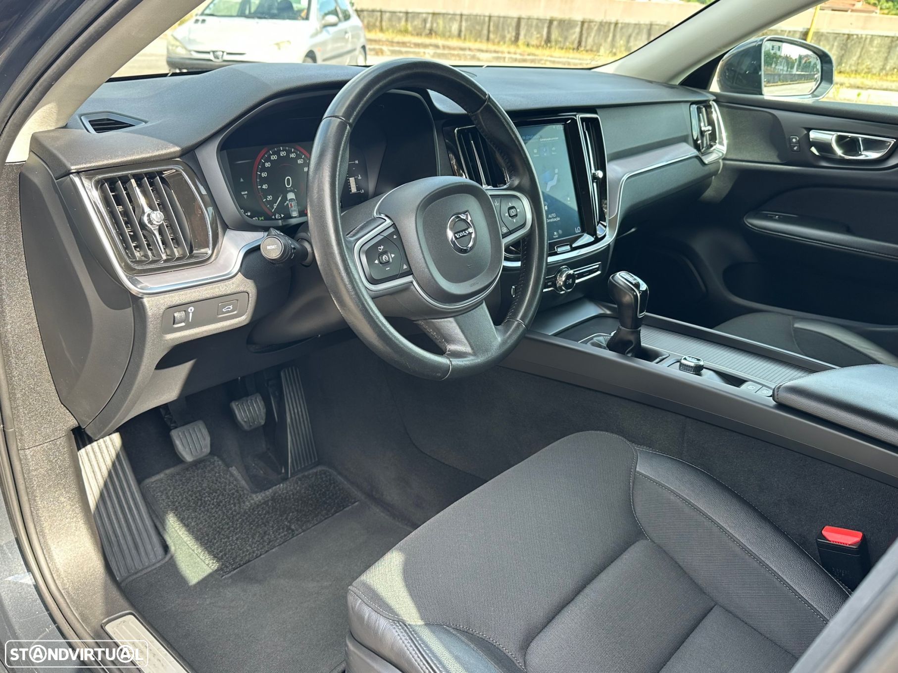 Volvo V60 2.0 D3 Momentum - 3