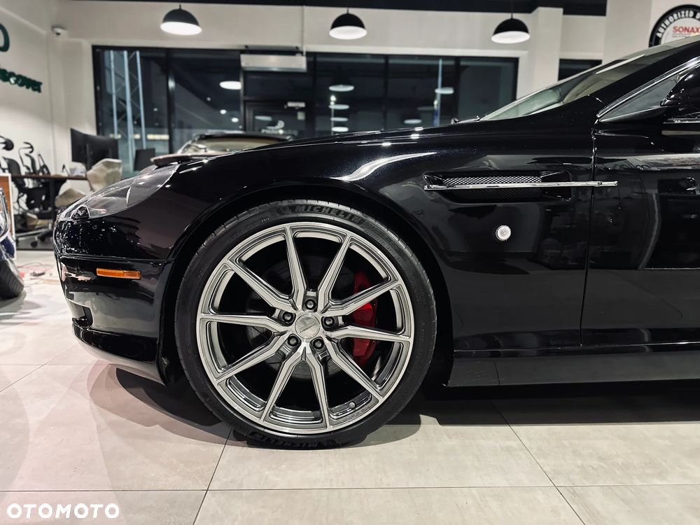 Aston Martin DB9 Standard - 3