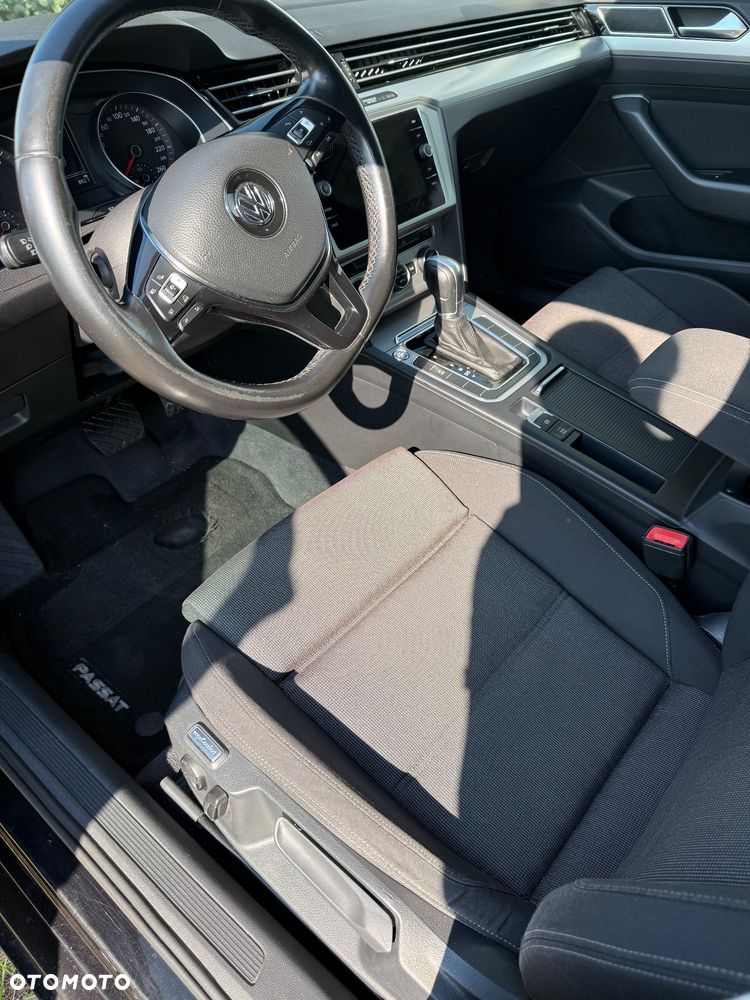 Volkswagen Passat 1.6 TDI SCR DSG Comfortline - 10