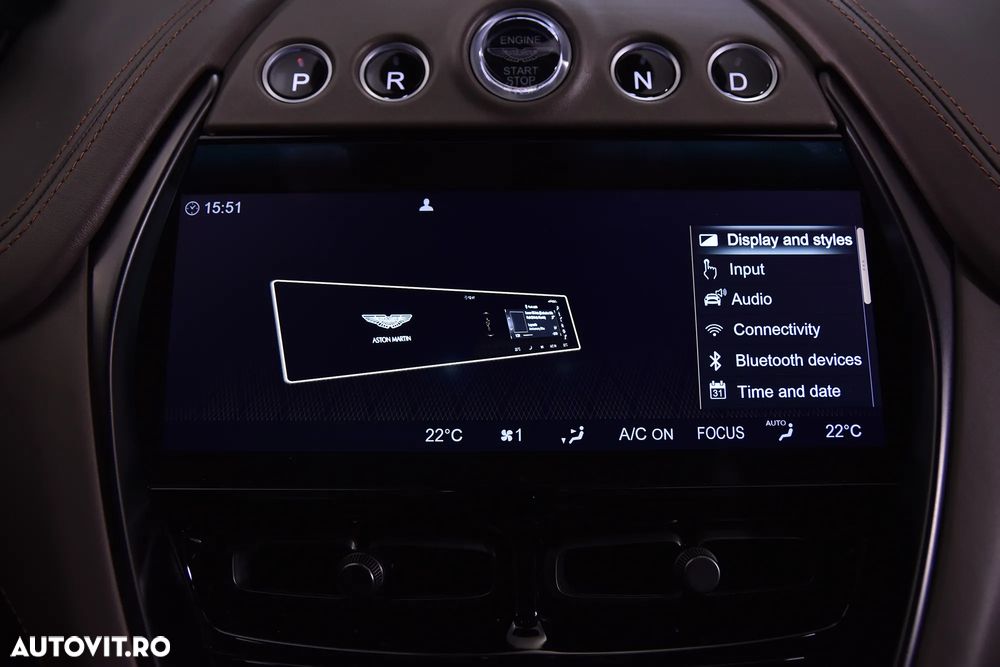 Aston Martin DBX - 24