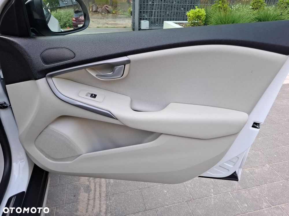 Volvo V40 Cross Country D3 Drive-E Dynamic Edition - 33