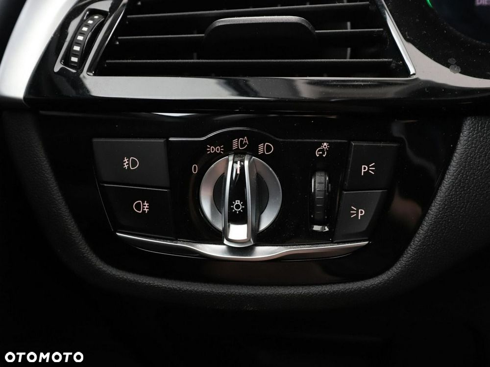 BMW Seria 5 520d mHEV - 34