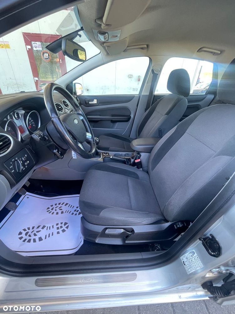 Ford Focus 1.6 Ghia - 6