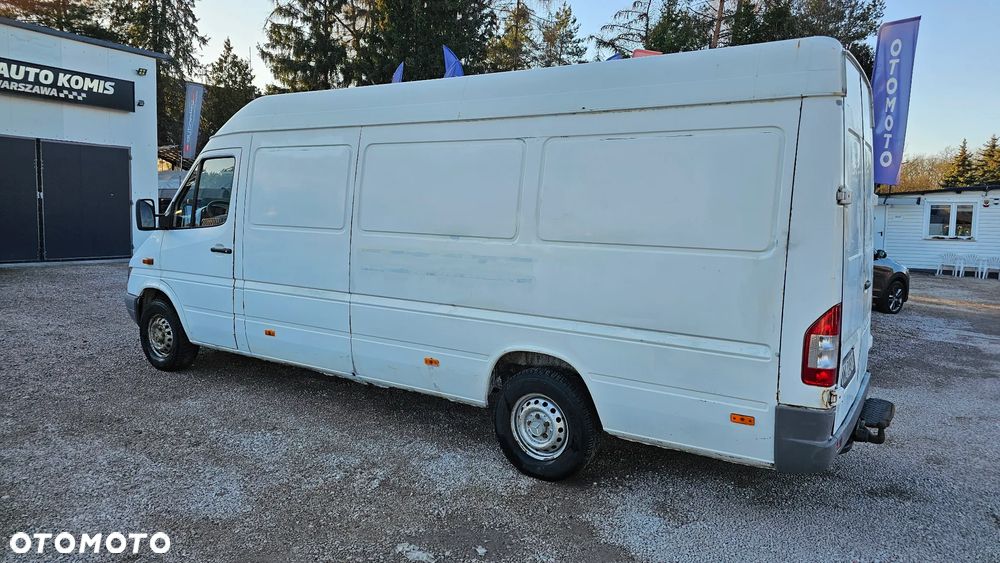 Mercedes-Benz Sprinter - 25