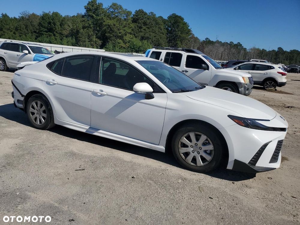 Toyota Camry - 5