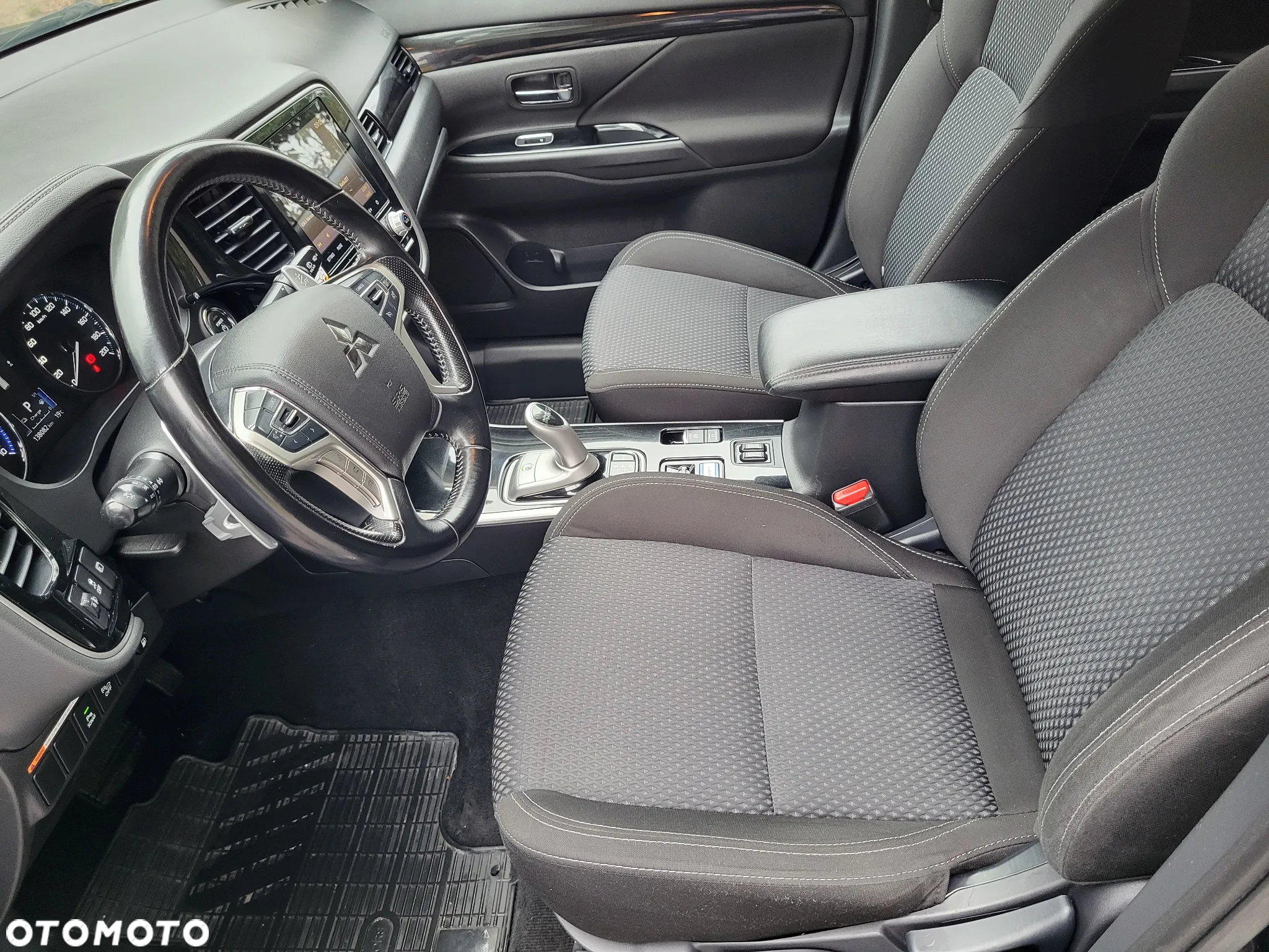 Mitsubishi Outlander ver-2-4-4wd-plug--in-hybrid-intro-edition - 10