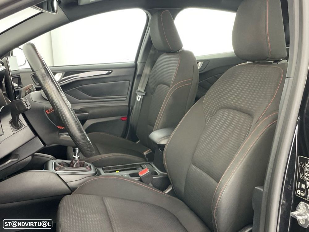 Ford Focus 1.0 EcoBoost MHEV ST-Line - 17