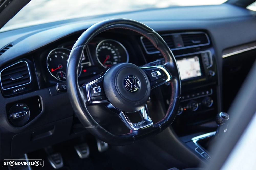 VW Golf GTI Performance BlueMotion - 37
