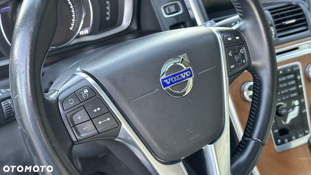 Volvo XC 60 T6 AWD Geartronic Summum - 18