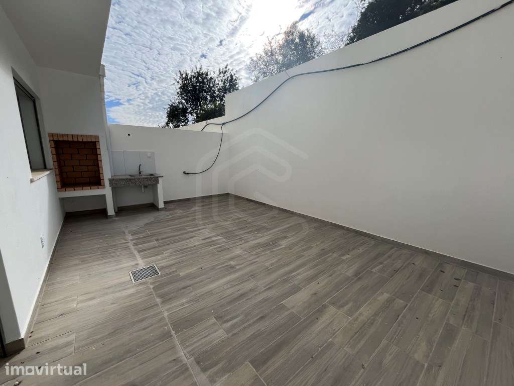 Moradia T3 nova, com arquitetura moderna em Tavira, Algarve - Grande imagem: 4/17