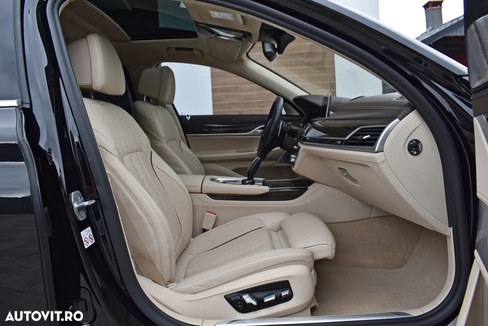 BMW Seria 7 745e - 17