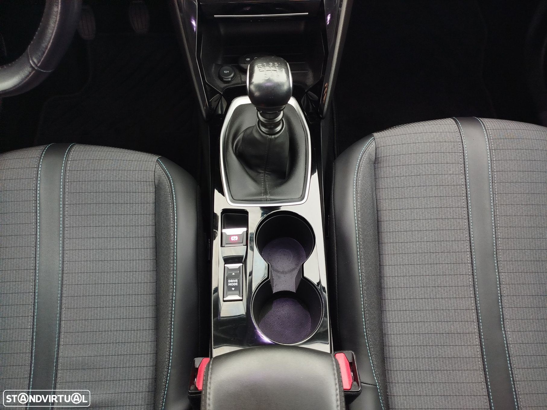 Peugeot 2008 1.5 BlueHDi Allure Pack - 21