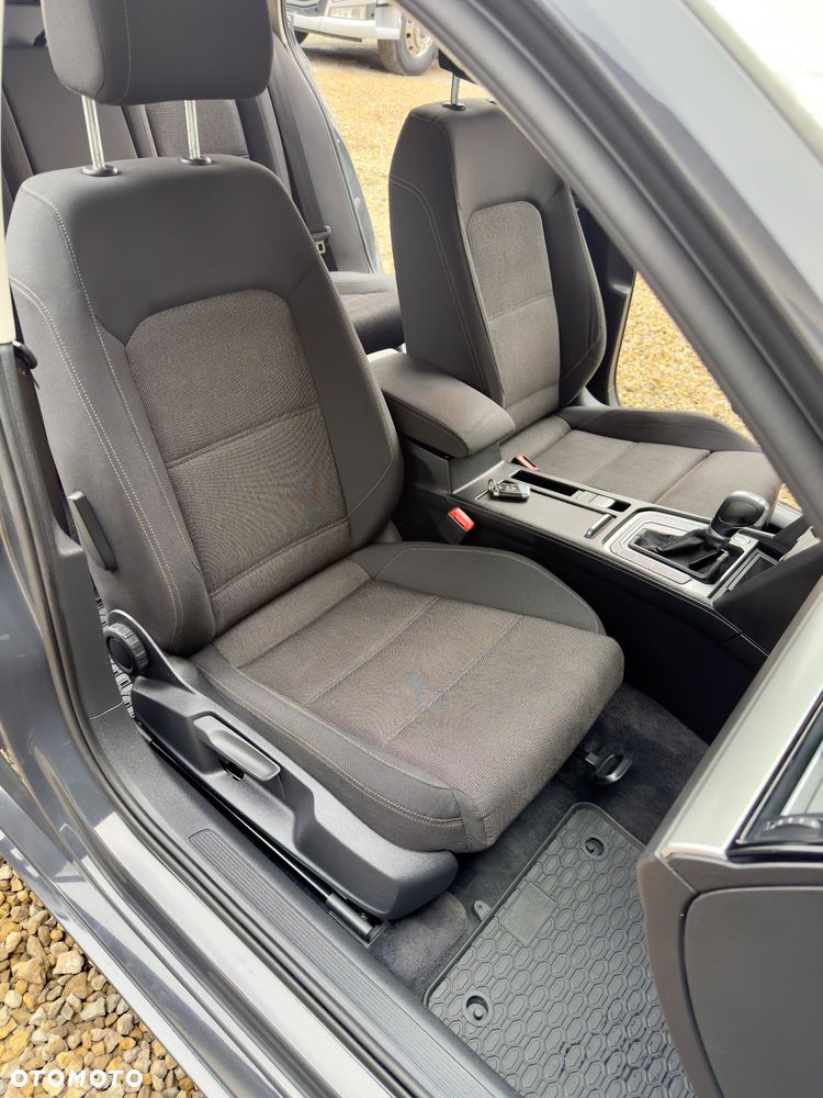 Volkswagen Passat - 29